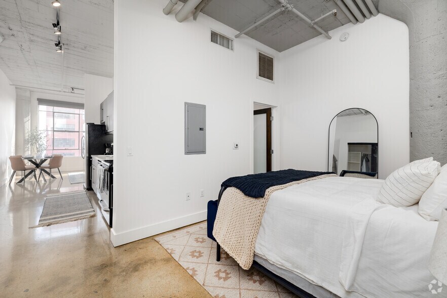 More Photos Of 217 E 8th St, Los Angeles Apartments For Lease