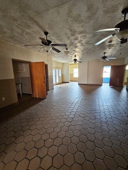 More Photos Of 215 W 3rd St, Helena Healthcare For Sale