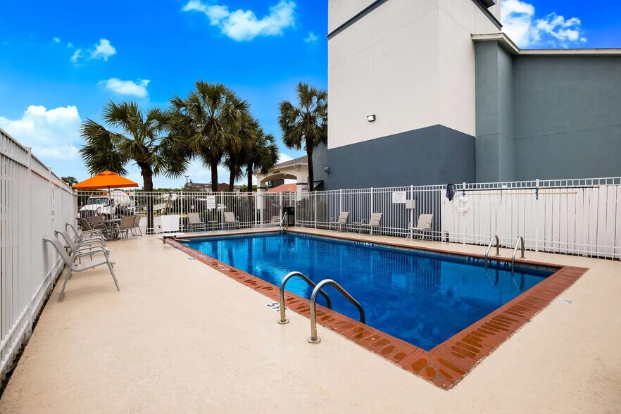 More Photos Of 610 Martin Luther King Jr Blvd, Morgan City Hotel For Sale