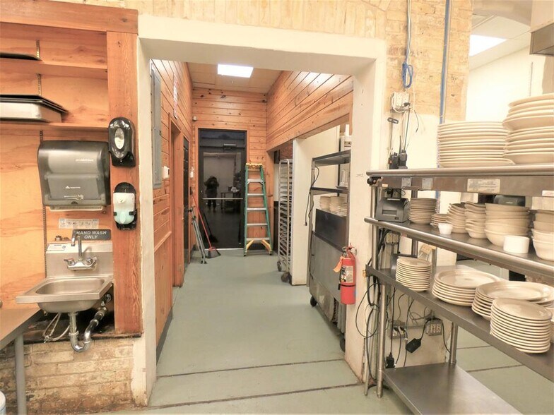 More Photos Of 119 Washington St, Beeville Restaurant For Sale