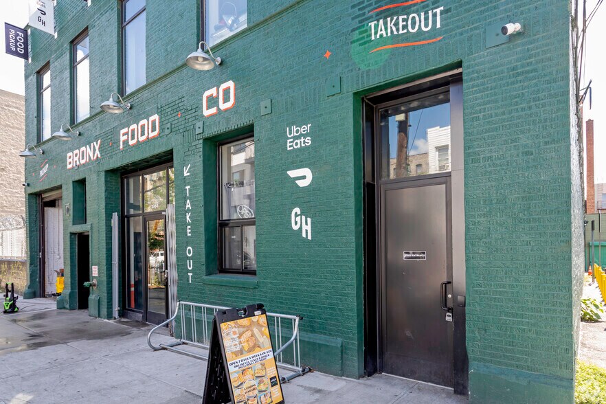 More Photos Of 2368 Hoffman St, Bronx Warehouse For Lease