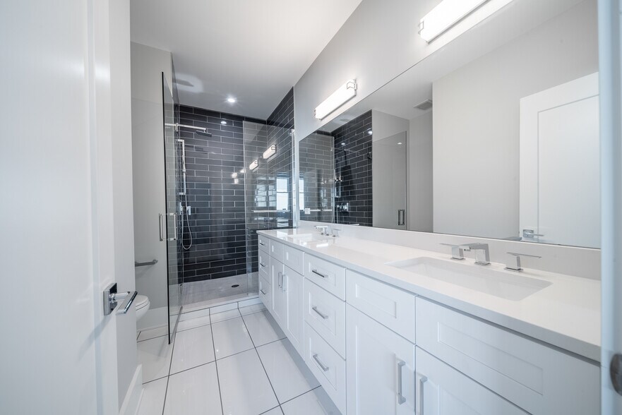 More Photos Of 556 W 18th St, Chicago Storefront Retail Residential For Sale