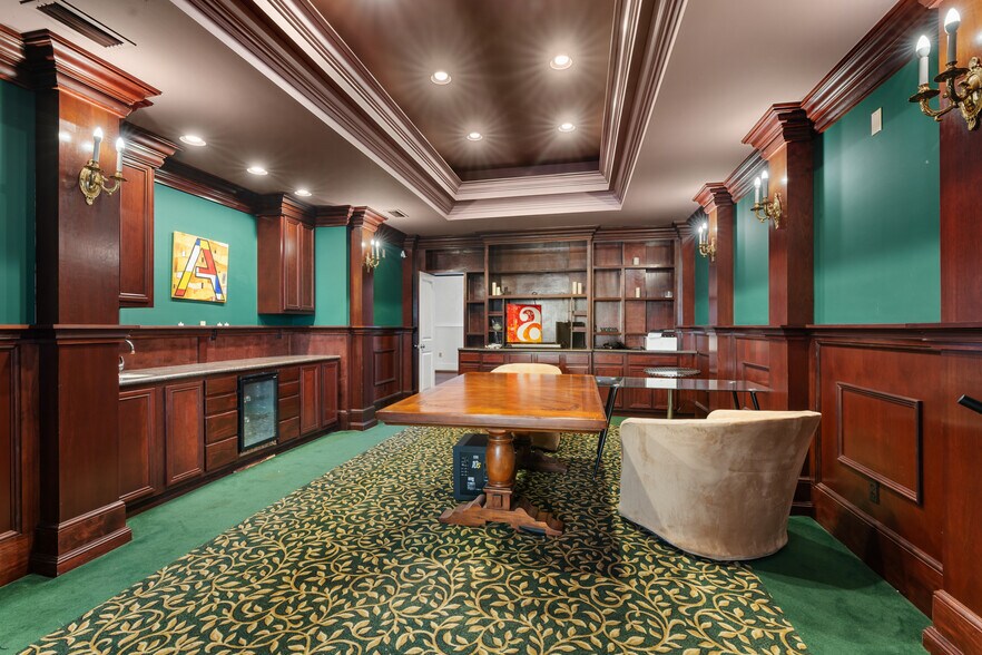 More Photos Of 939 N Magnolia Ave, Ocala Freestanding For Sale