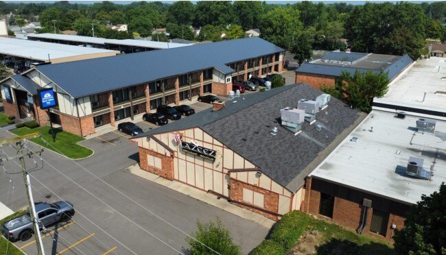 More Photos Of 28500 Schoolcraft Rd, Livonia Restaurant For Lease