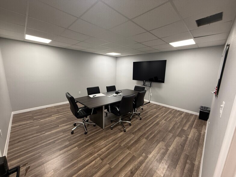 More Photos Of 11300 Space Blvd, Orlando Unknown For Lease