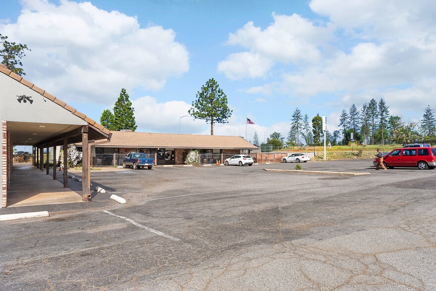 More Photos Of 7126 Skyway, Paradise Storefront Retail Office For Sale