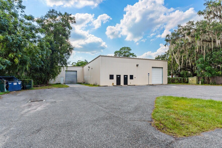 More Photos Of 125 Montclair Rd, Leesburg Warehouse For Lease