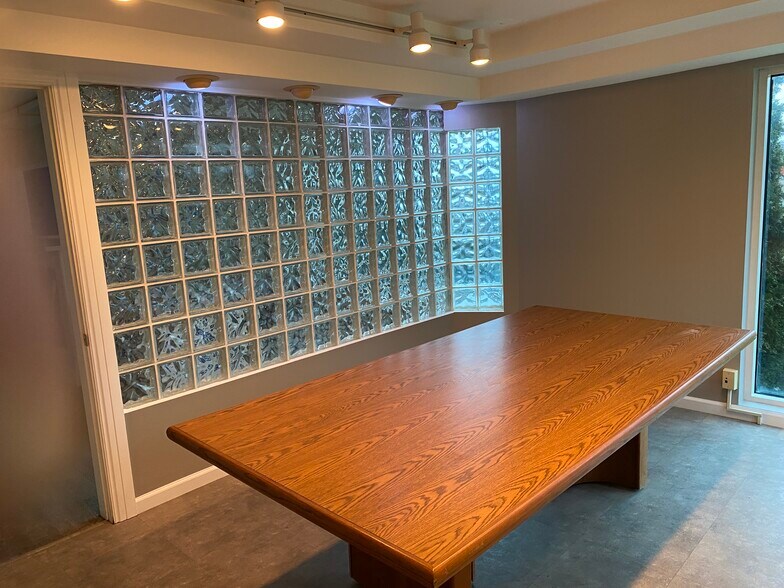 More Photos Of 1720 Valley View Rd, Hermitage Office For Sale