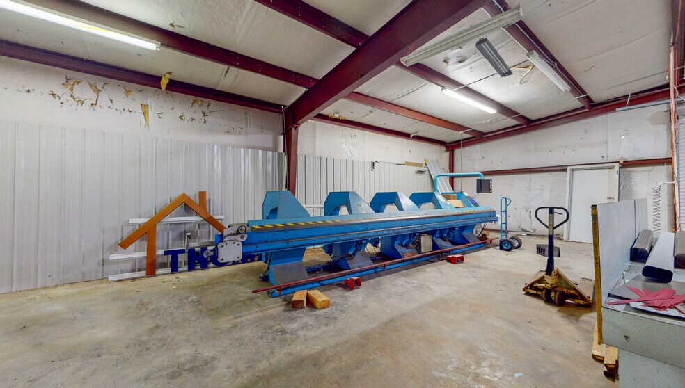 More Photos Of 5534/5546 Waterlevel Hwy, Cleveland Light Distribution For Sale