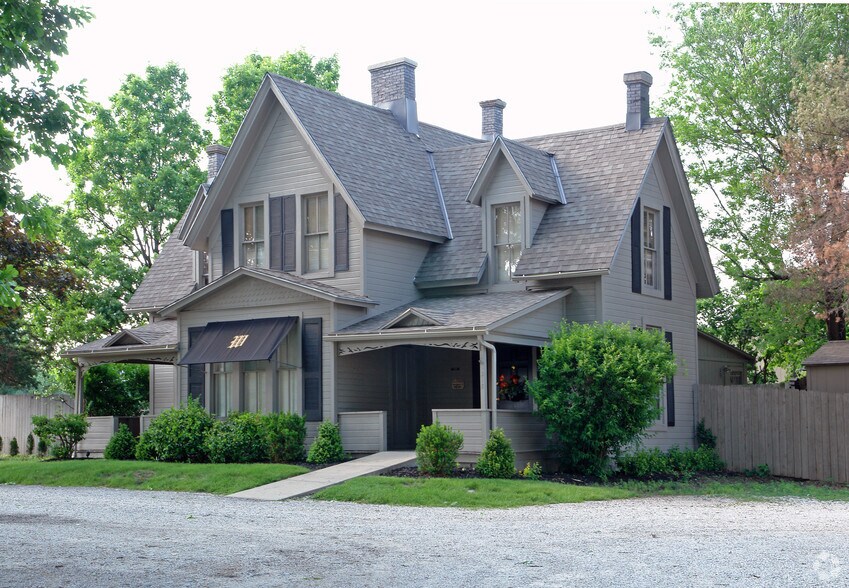 Primary Photo Of 318 W Walnut St, Raymore Freestanding For Sale