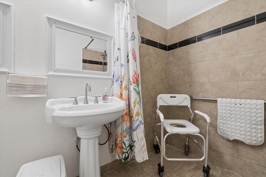 More Photos Of 5338 E Hartford Ave, Scottsdale Healthcare For Sale