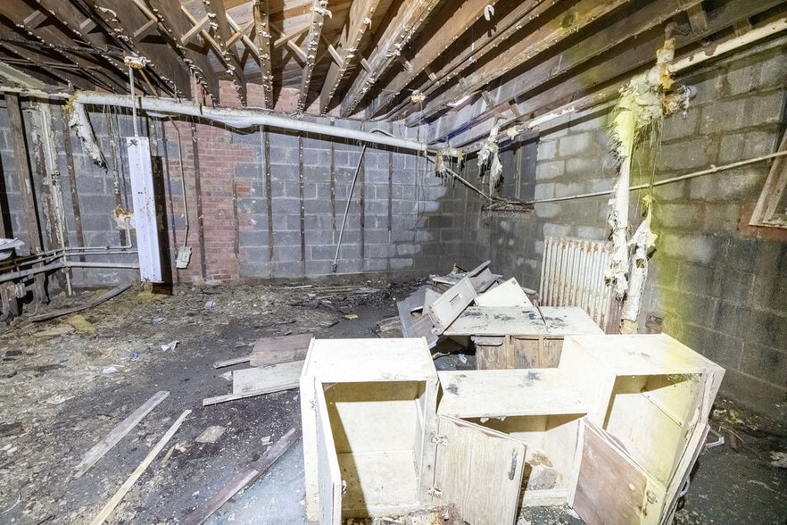 More Photos Of 15212 Lake Shore Blvd, Cleveland Flex For Sale