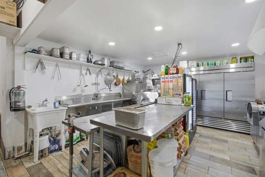 More Photos Of 9805 Jacksboro Hwy, Fort Worth Freestanding For Sale