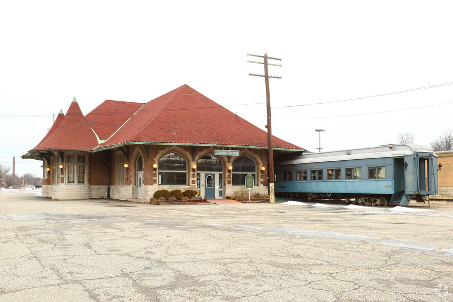 Primary Photo Of 637 E Michigan Ave, Lansing Restaurant For Lease