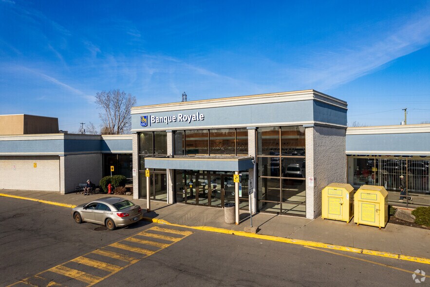 More Photos Of 7001-7155 Ch de la Côte-Saint-Luc, Montréal General Retail For Lease