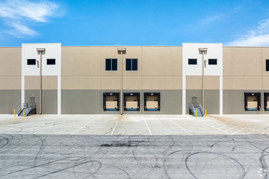 More Photos Of 2500 S Little Blue Pky, Independence Warehouse For Lease