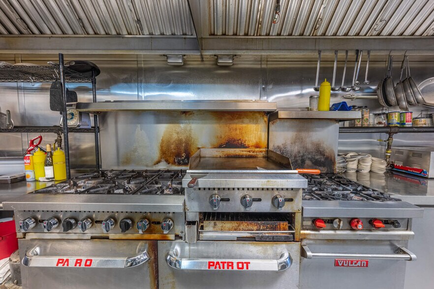 More Photos Of 227 E Cecil St, Springfield Restaurant For Sale