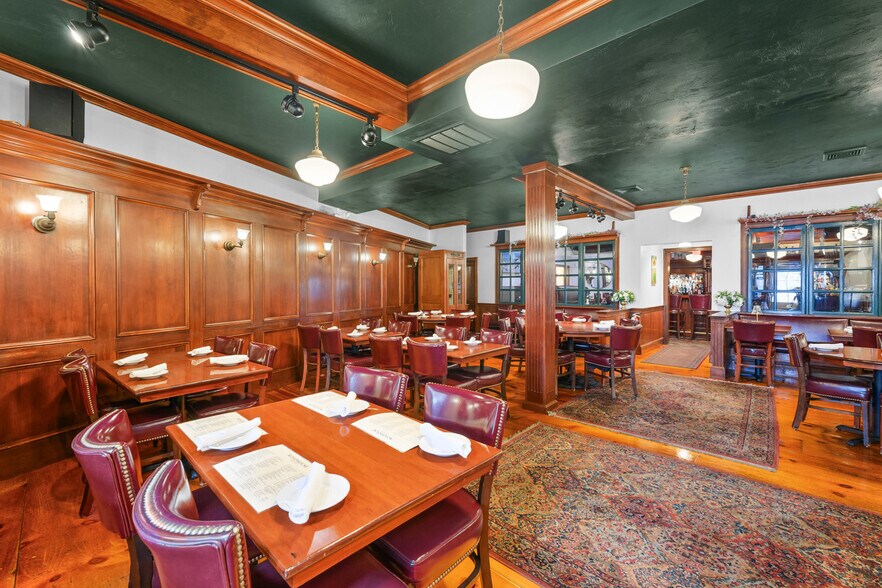 More Photos Of 488 South St, Hyannis Restaurant For Sale