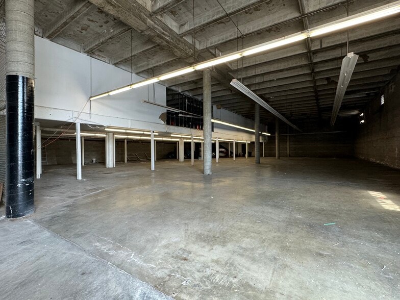 More Photos Of 100 S San Gabriel Blvd, San Gabriel Warehouse For Lease