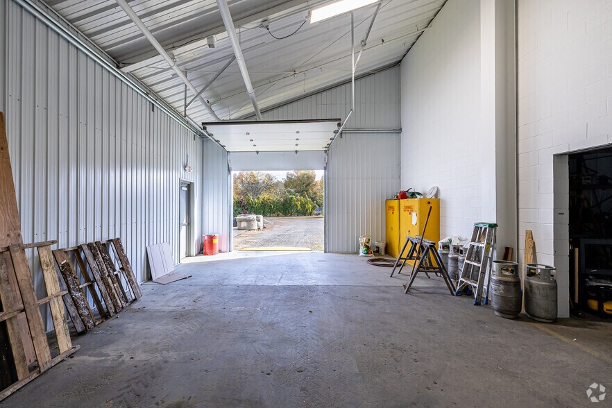 More Photos Of 10 Greenfield Rd, South Deerfield Unknown For Lease