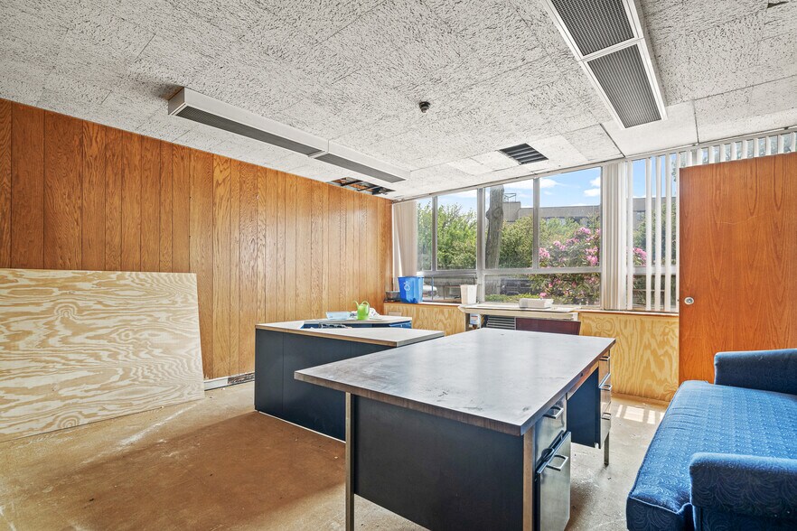 More Photos Of 401 Fellsway West, Medford Flex For Sale