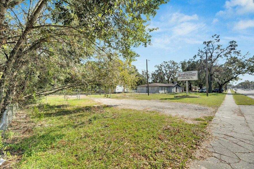 More Photos Of 3001 S Kings Ave, Brandon Religious Facility For Sale