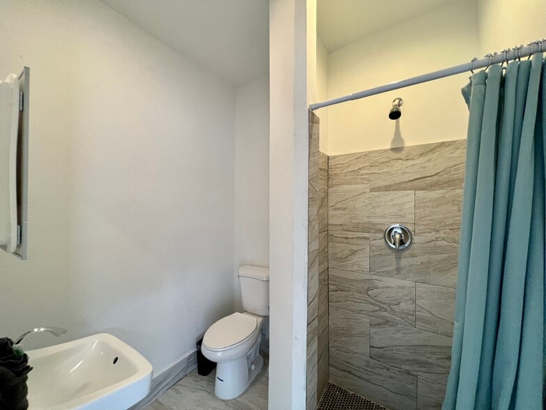 More Photos Of 1020 N Riverside Dr, Pompano Beach Apartments For Sale