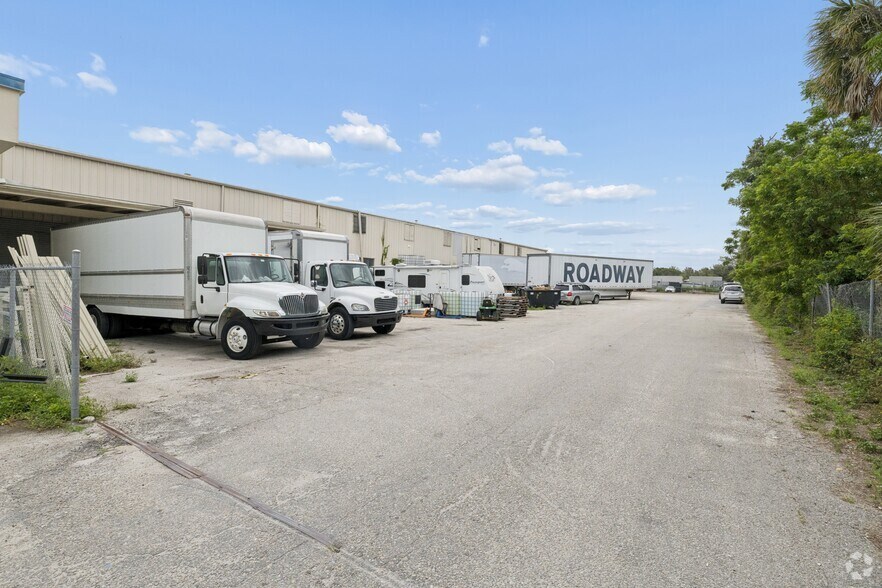 More Photos Of 7501 E 15th St, Sarasota Land For Lease
