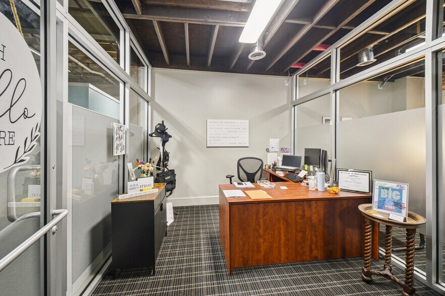More Photos Of 747 Magazine St, New Orleans Office For Sale