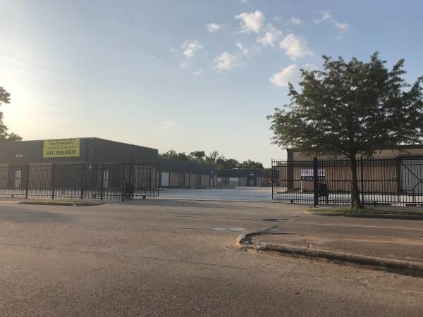More Photos Of 923-927 Crosstimbers St, Houston Warehouse For Lease