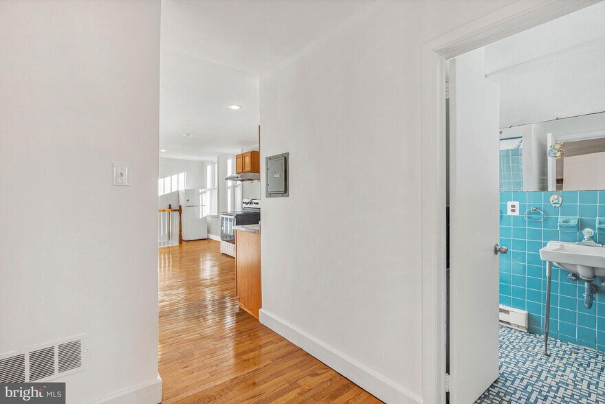 More Photos Of 2053 S Croskey St, Philadelphia Freestanding For Sale