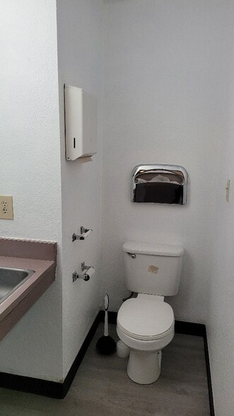 More Photos Of 2322 Butano Dr, Sacramento Medical For Lease