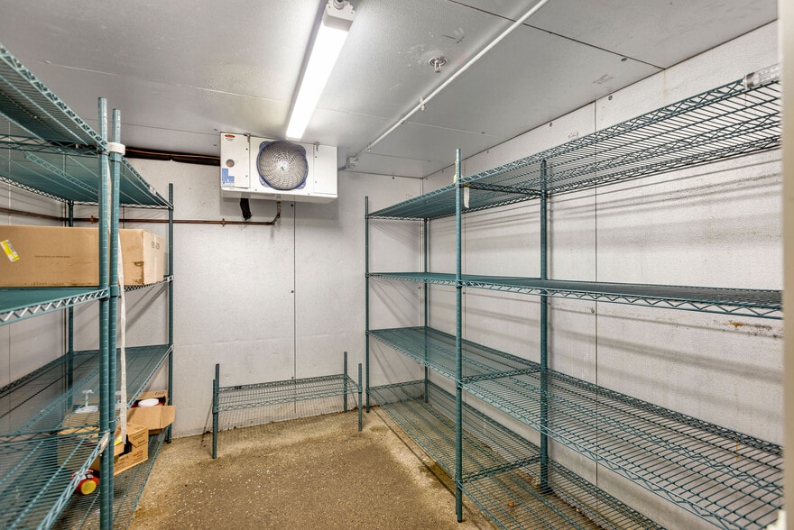 More Photos Of 316-320 Reading Rd, Cincinnati General Retail For Lease