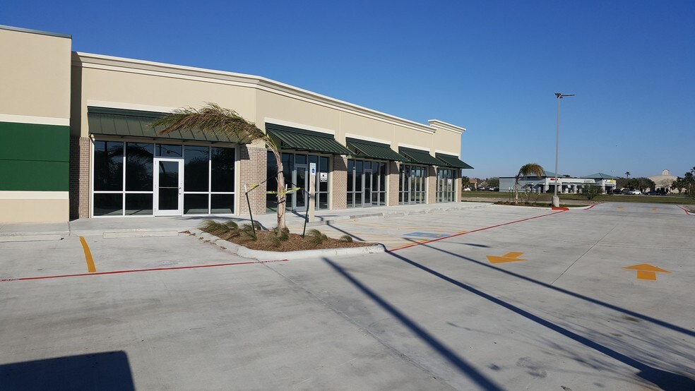 More Photos Of 2821 Airline Rd, Corpus Christi Storefront Retail Office For Lease