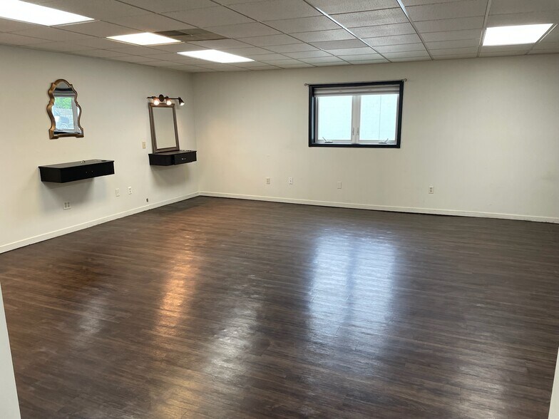 More Photos Of 6904 Gratiot Rd, Saginaw Office For Lease