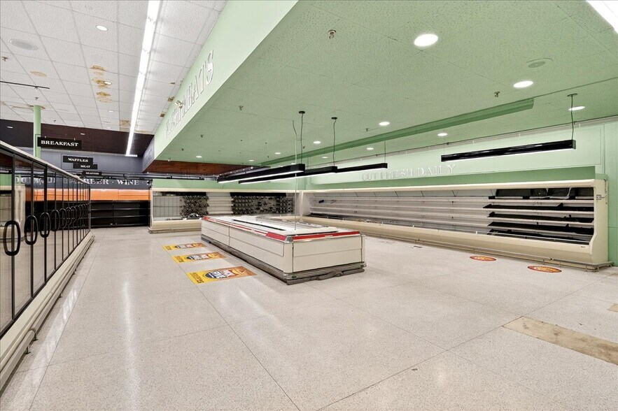 More Photos Of 4634-4639 Gravois Rd, House Spgs, House Springs Supermarket For Lease