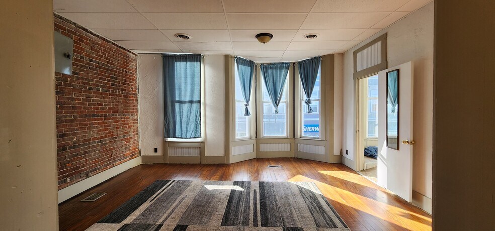 More Photos Of 104 E Main St, Washington Flex For Sale