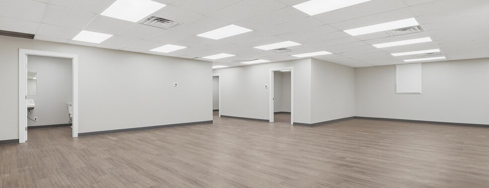 More Photos Of 201 W Westhill Dr, Cleburne Warehouse For Lease
