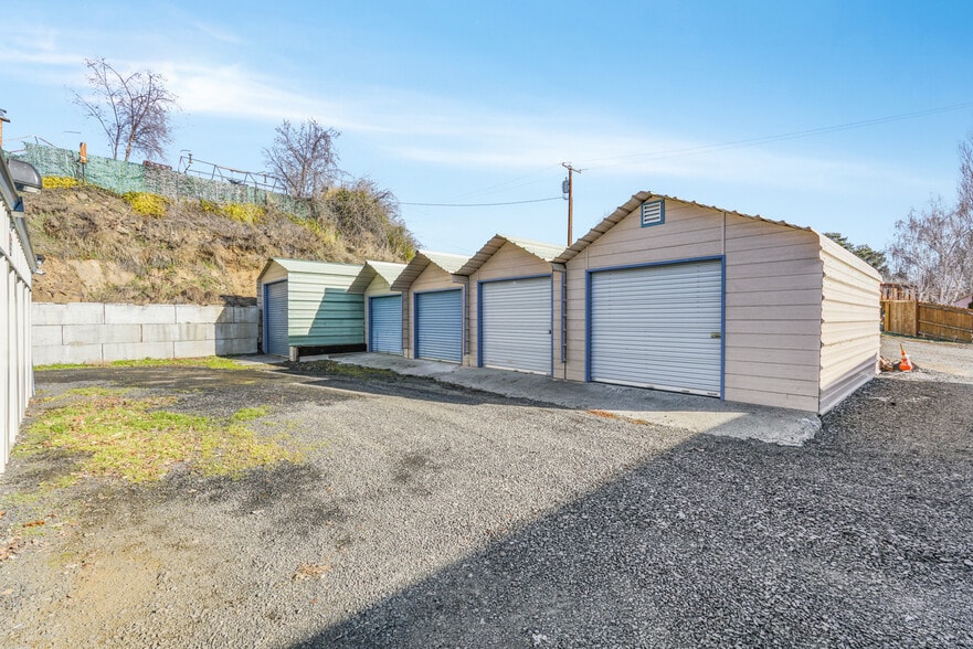 More Photos Of 50 NE Akin St, Dufur Self Storage For Sale