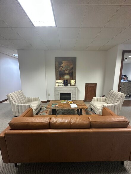 More Photos Of 6628 Bryant Irvin Rd, Fort Worth Office For Sale