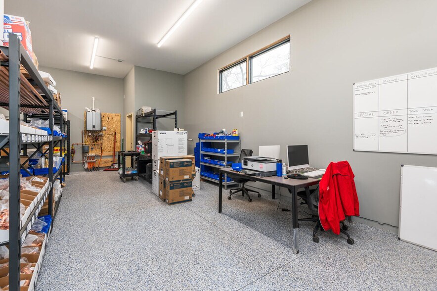 More Photos Of 936 1st Ave E, Shakopee Auto Repair For Sale