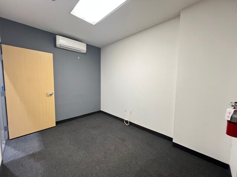 More Photos Of 6325 S Pecos Rd, Las Vegas Warehouse For Lease