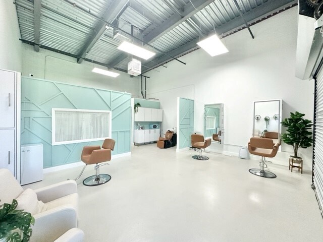 More Photos Of 230 N Congress, Lake Park Flex For Lease