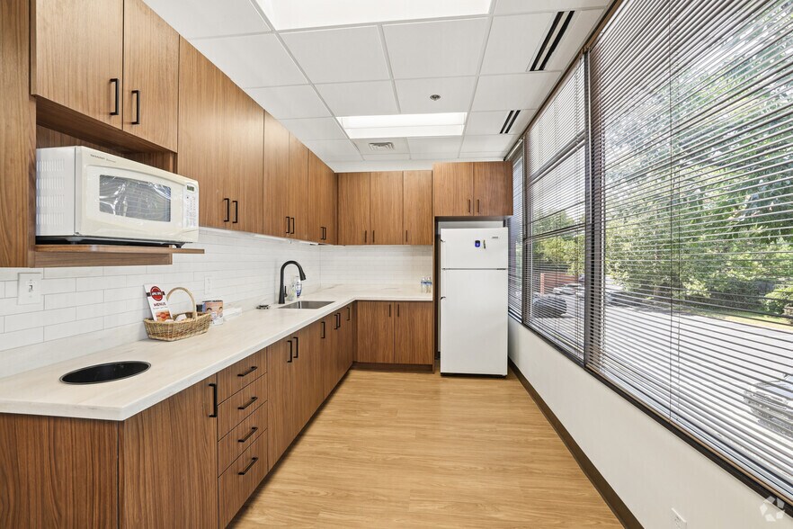 More Photos Of 111 Westwood Pl, Brentwood Office For Lease