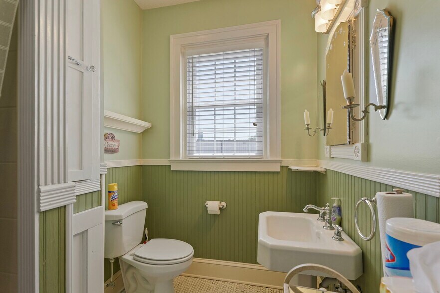 More Photos Of 310 S Clinton Ave, Dunn Medical For Sale