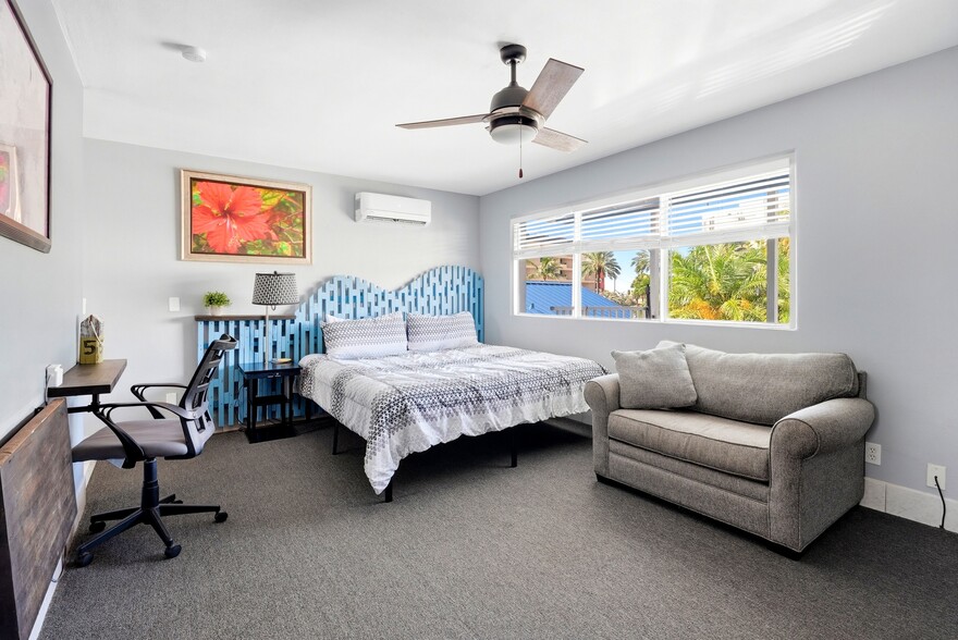 More Photos Of 11965 Gulf Blvd, Treasure Island Hotel For Sale