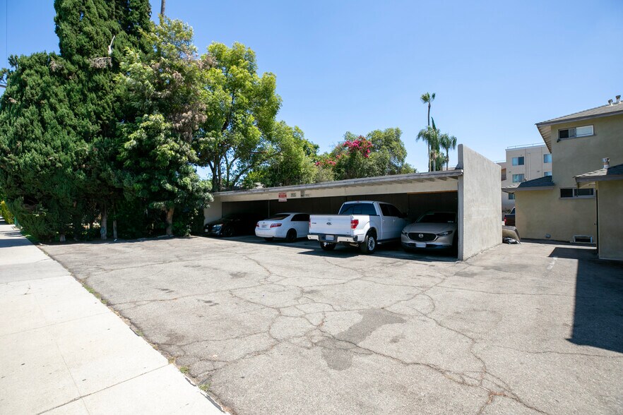 More Photos Of 15445 Vanowen St, Van Nuys Apartments For Sale