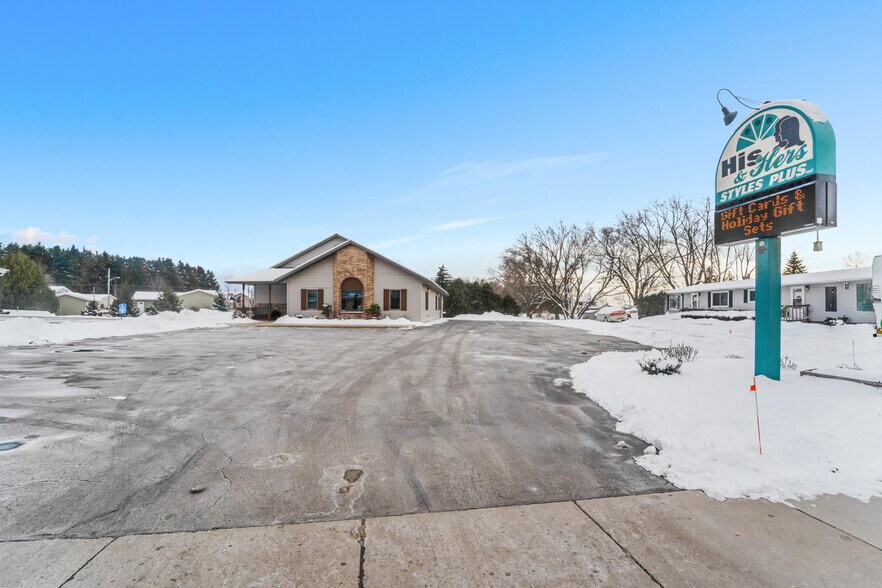 More Photos Of 155 W Menasha Ave, Whitelaw Flex For Sale