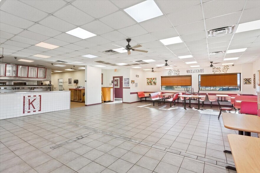 More Photos Of 912 N 38th St, Killeen General Retail For Sale