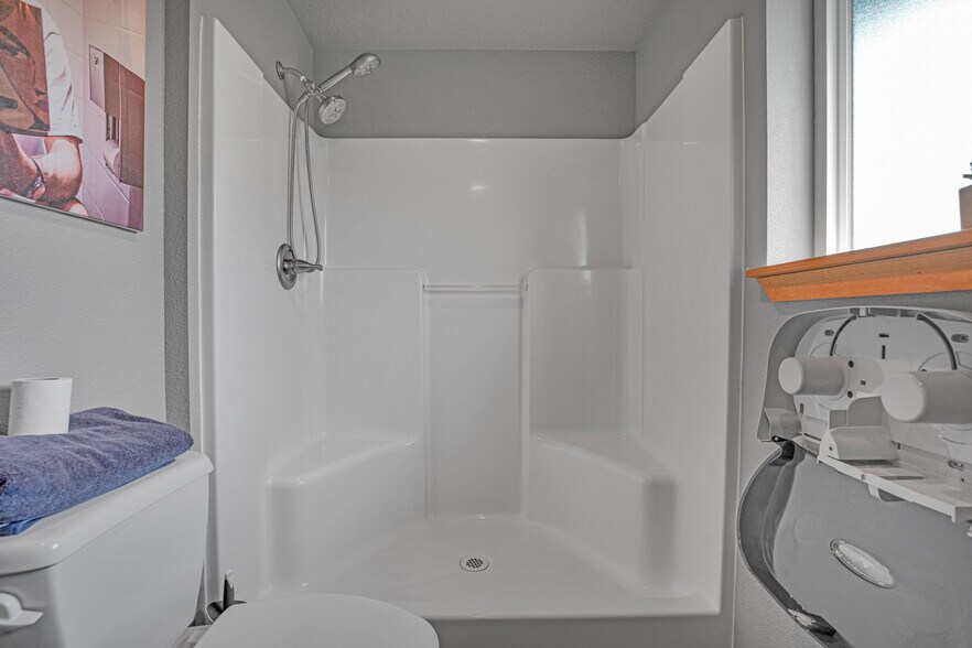 More Photos Of 406 NE 184th St, Ridgefield Office Residential For Lease